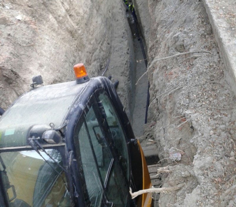 Maquina Excavando Zanja Profunda Exvendi