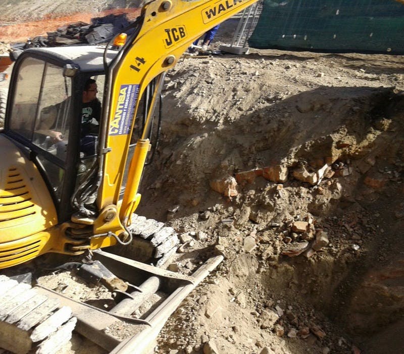 Maquina Excavando Zanja Colegio San Viator Exvendi